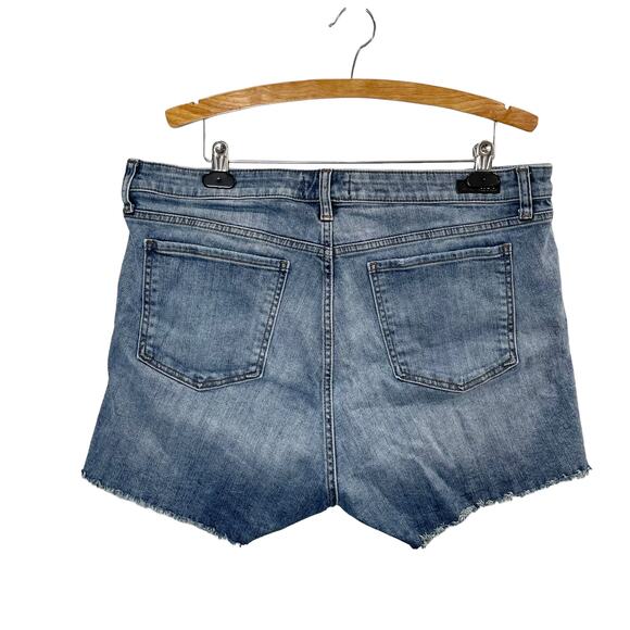 Kut from the Kloth Plus Size 18W Shorts Gidget Fray High Waist Medium Wash - Picture 2 of 15